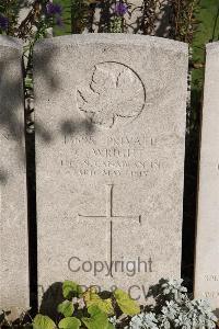 Bethune Town Cemetery - Wright, Clark